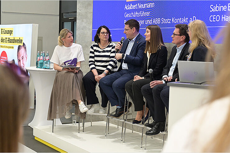 Bei der Podiumsdiskussion der „ElektroHeldinnen“ ging es auch darum, wie die E-Branche noch attraktiver für Frauen werden kann.